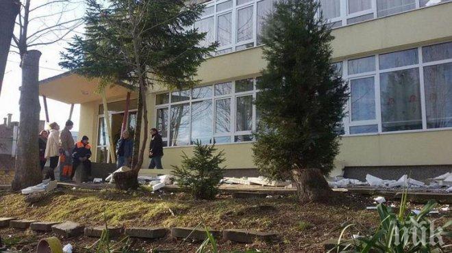 Срути се фасадата на санирана детска градина в Шумен