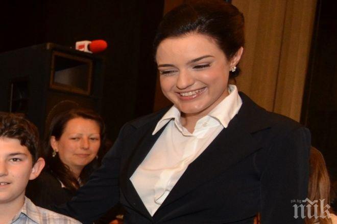 Бившата депутатка Калина Крумова се уреди на сладък пост! Почернени майки дискредитират сексапилната брюнетка