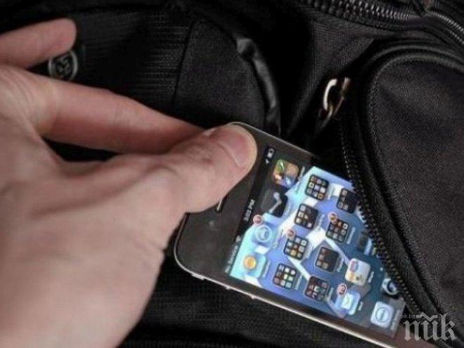 62-годишна сви телефона на младеж