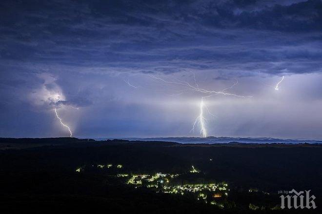 Мощните бури в Йонийско море откъснаха гръцки острови от света