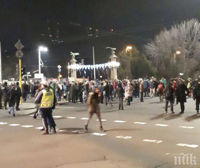 Активисти на Радан Кънев и Да, България блокираха Орлов мост, половината не знаят защо са там
