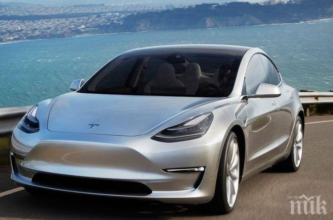 Електромобилът Tesla Model 3 е успял да развие скорост, по-висока от обявената като максимална