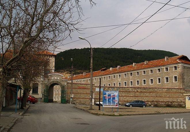 Затворничките в сливенския затвор посрещат Нова година с бал с маски