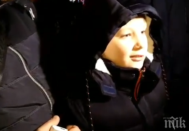 Дете с шокиращи разкрития за похитителя в Харков! Експлозивът бил в две бутилки, прикрепени към тялото му (ВИДЕО)