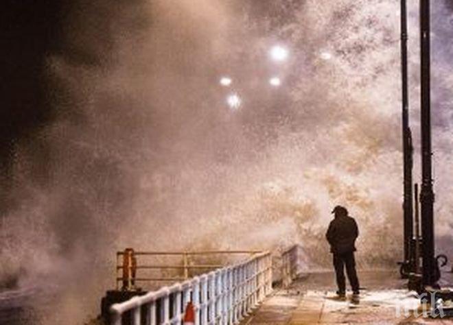 Най-малко трима загинали заради бурята „Елинор“ в Европа