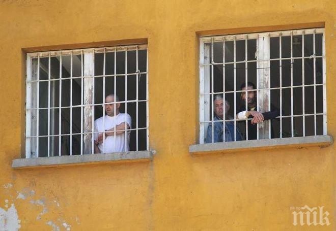 Помилване! Над 500 затворници са пуснати на свобода