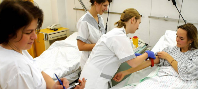 СТРАШНА ПРОГНОЗА: Оставаме без медсестри през 2018-а година! Жените в бяло са на една четвърт спрямо колежките си в Европа