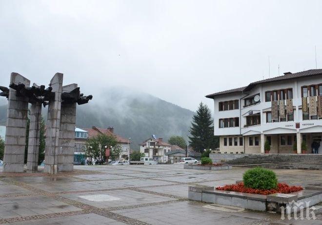 По неволя! Местни земеделци се заеха с почистването на пътищата в Чипровско