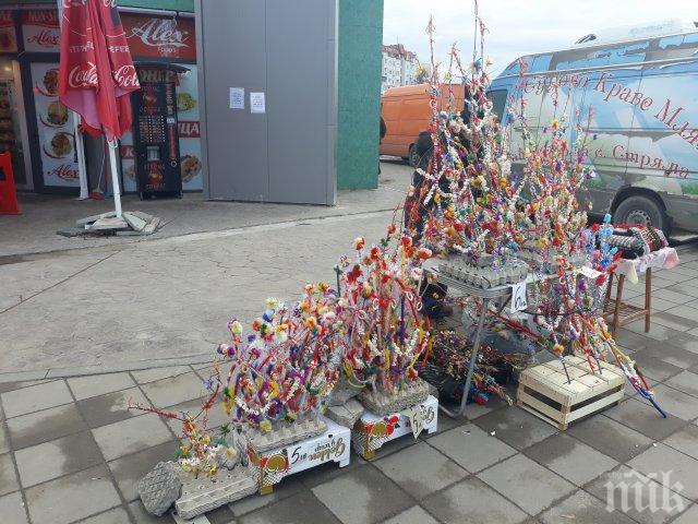 Пазарите в Пловдив пълни със сурвачки - ето по колко се харчат