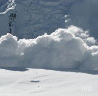 Лавина уби 11 души в Индия 