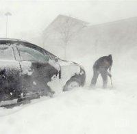 УЖАСЪТ В САЩ! Расте броят на жертвите от снежната буря 