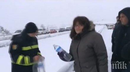 страшни снеговалежи връхлетяха испания видео