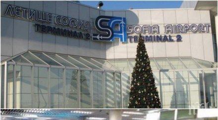 екшън пик тотален хаос летище софия километрични опашки бавят полетите часове гаврата пътниците пълна видео