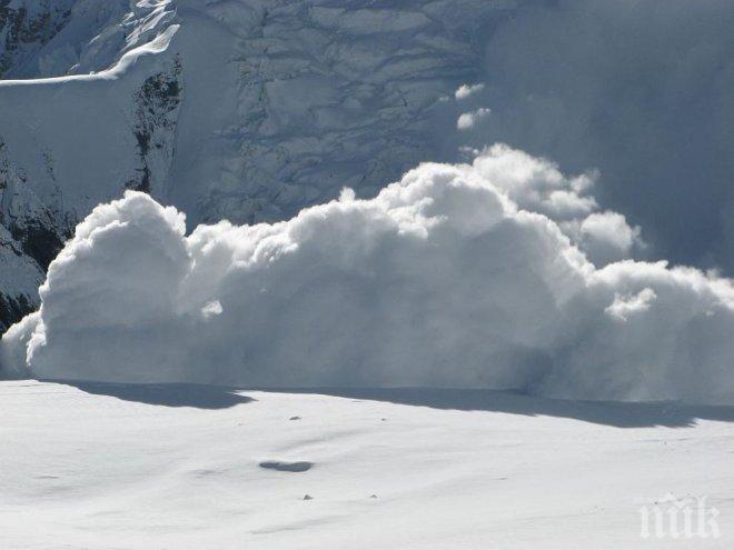 Лавина уби 11 души в Индия 