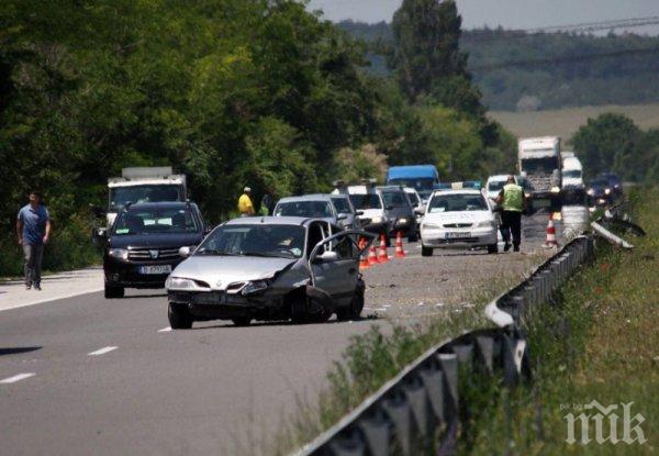 ВНИМАНИЕ! Две коли са катастрофирали на „Хемус“