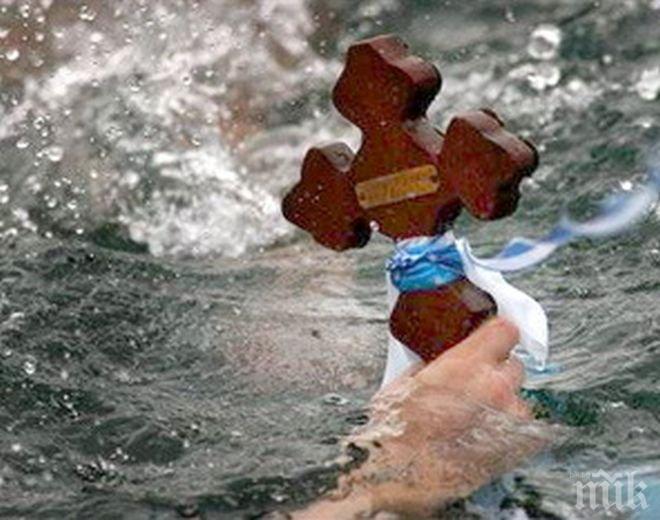 Две момичета се хвърлят за кръста в Благоевград, изправят се пред 82 смели мъже