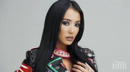 изкуство живот продават голата ани хоанг благородна кауза снимки