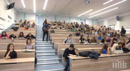 близо 000 празни места университетите