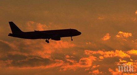 последните минути летището варшава поднови работи аварийното кацане самолет