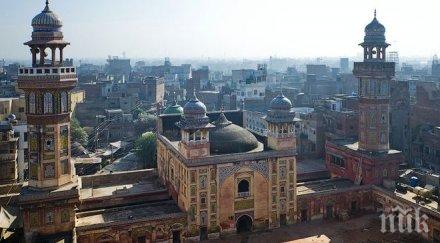 пакистан сащ скъсаха отношения