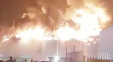 огромен пожар склад картини лондон