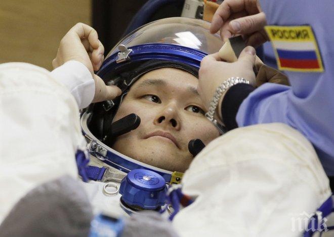 ФАЛШИВА НОВИНА! Японският астронавт се заблудил, че пораснал с 9 сантиметра