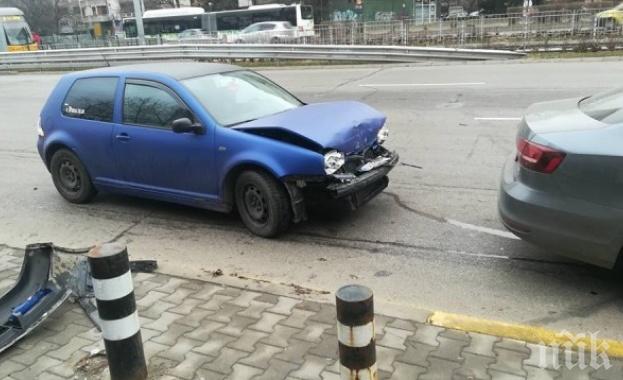 ЖЕСТОКО МЕЛЕ! Шест коли се нанизаха на бул. България, пострада пешеходец