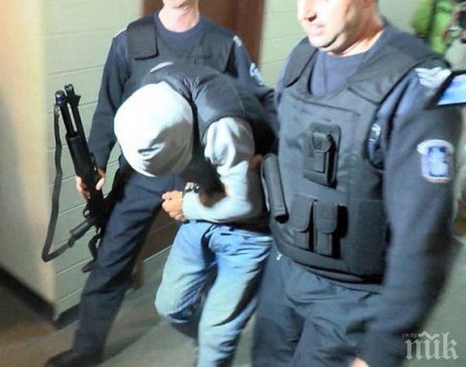 ЕКШЪН! Заловиха издирван престъпник от 10 години, ама в Гърция