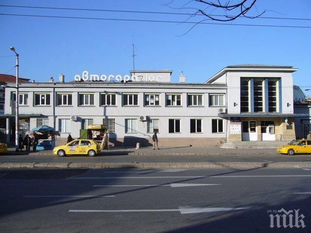 Кондуктор завлече Хеброс бус с 5 бона