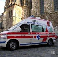 Жестока катастрофа между кола и автобус уби трима в Прага, 45 са ранени