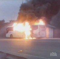 Автобус с 15 работници се запали в движение, ето какво направи шофьорът 