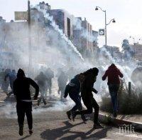 Хиляди палестинци се сблъскали с израелски военни