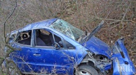 косъм вижте мерцедеса излетял пропаст стана ковчег двама ученици снимки