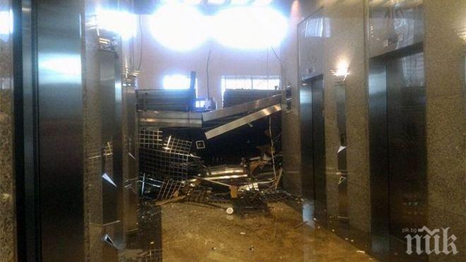 ЖЕСТОК ИНЦИДЕНТ! Срути се фондова борса в Джакарта! 28 души са ранени (ВИДЕО)