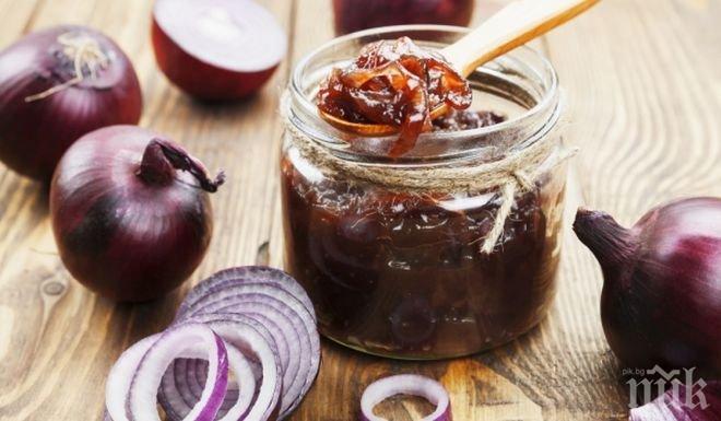 Преди лягане мажете шията си с червен лук: Резултатът ще ви изненада!