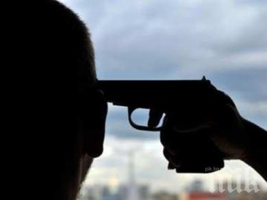 Бивш директор на електротехникум се простреля от мъка по сина си