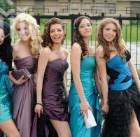 Роклите за абитуриентки на цени на коли на старо