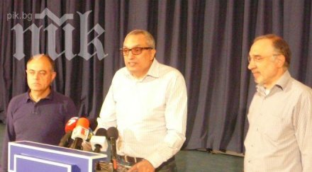 костов въоръжен мъж гони жена внучето