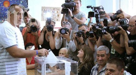 борисов охрана влезе гласува банкя