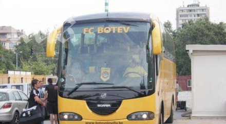 ботев пловдив катастрофира клубния рейс