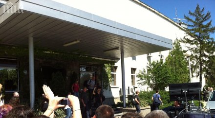 депеш кацнаха 000 българи пеят тях