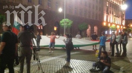 граждани започнаха лягат жълтите павета