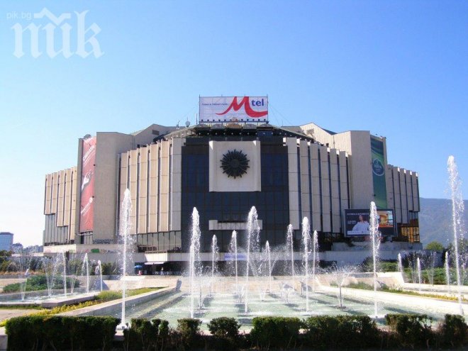 15 ч. Температурата в Борисовата градина достигна 30,1 градуса, а на Станишева поляна засега остава 29,4