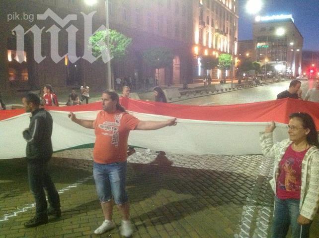 Народното недоволство залива Цветанов