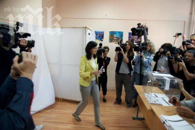 Кунева: Ако от политиката си отидат отвратените, ще останат отвратителните