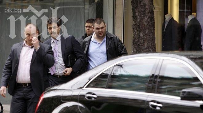 Медийната империя на Пеевски продължава атаките срещу Плевнелиев и Марин Райков