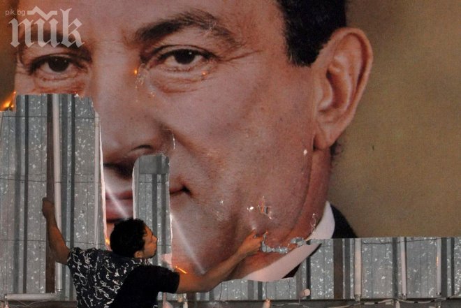 В Кайро подновиха съдебния процес срещу Хосни Мубарак 