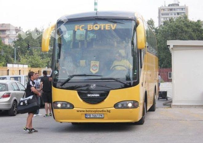 Ботев (Пловдив) катастрофира с клубния си рейс