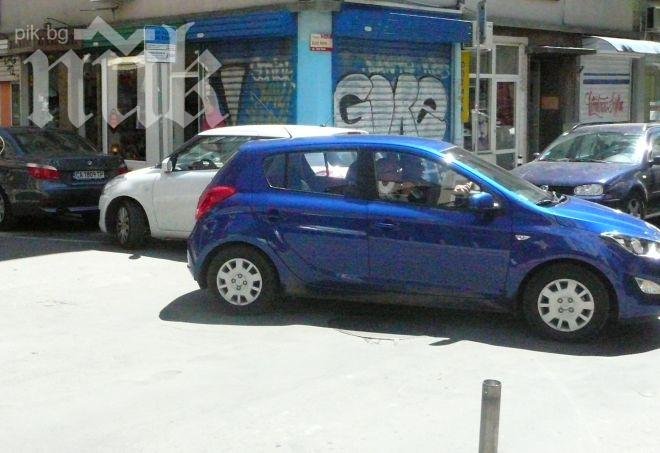 Костов си тръгна от „Кърниградска” без охрана (снимки)