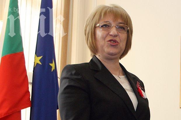 Цецка Цачева: Скандалите няма да повлияят на вота